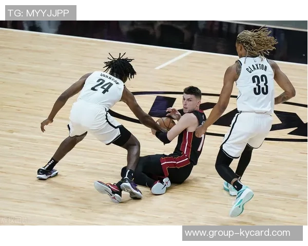 阿德巴约提前离场因脚部不适明日将进行详细检查以确定伤情