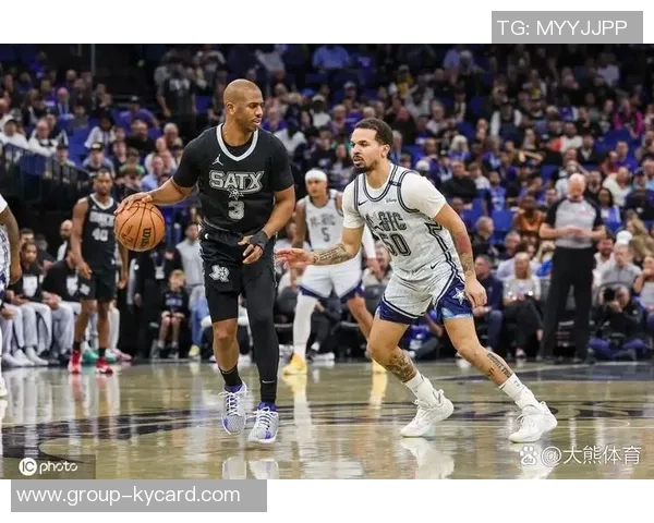 福克斯谈球队表现起伏关键在于如何面对逆境与挑战